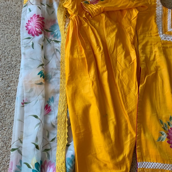 Punjabi suit with salwar - Picture 4 of 5
